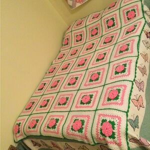 Handcrafted 3D Roses Floral Crochet Throw Blanket - Pink and Green